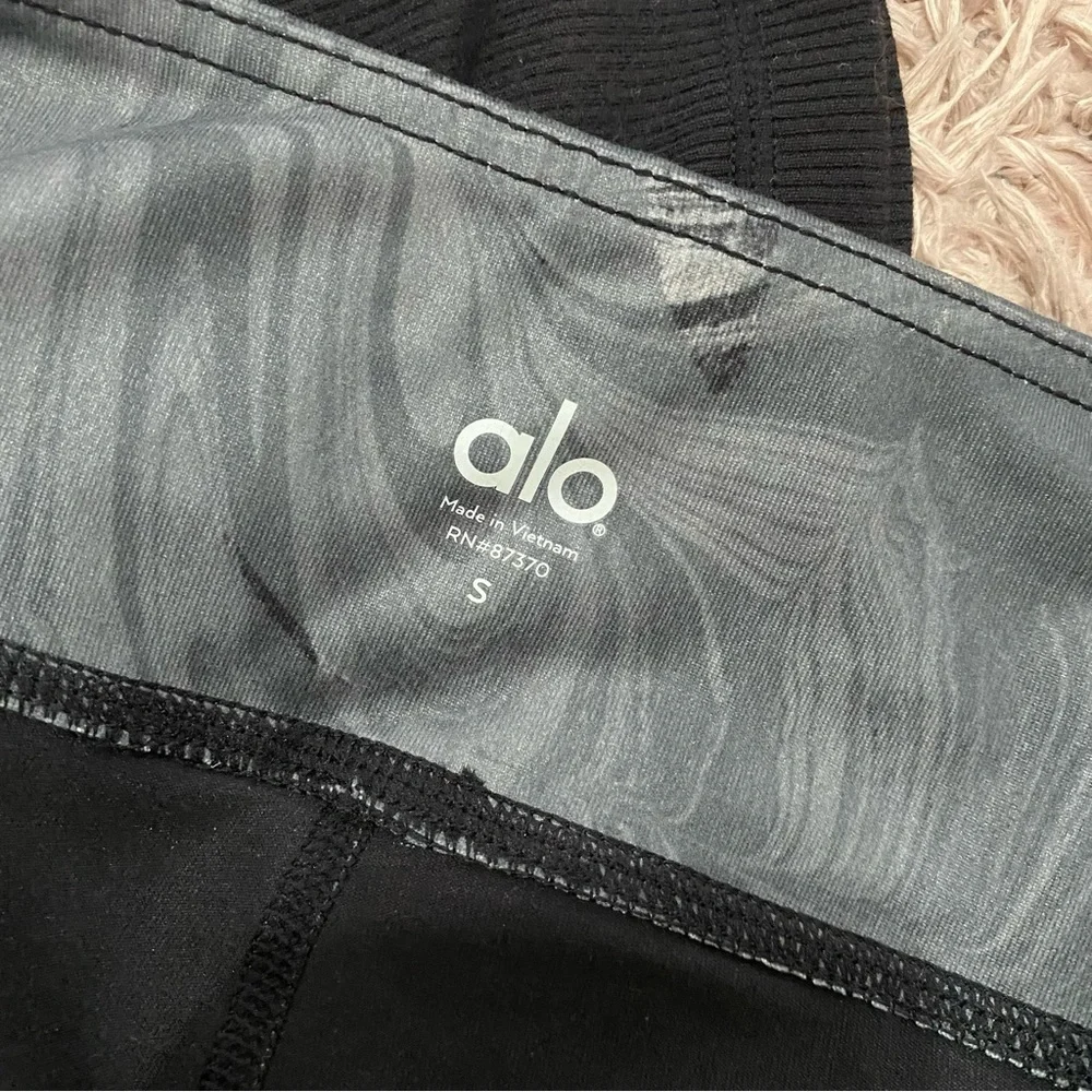 Alo Yoga | marble goddess ribbed leggings